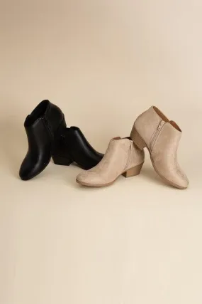 Ankle Boots with Mugs