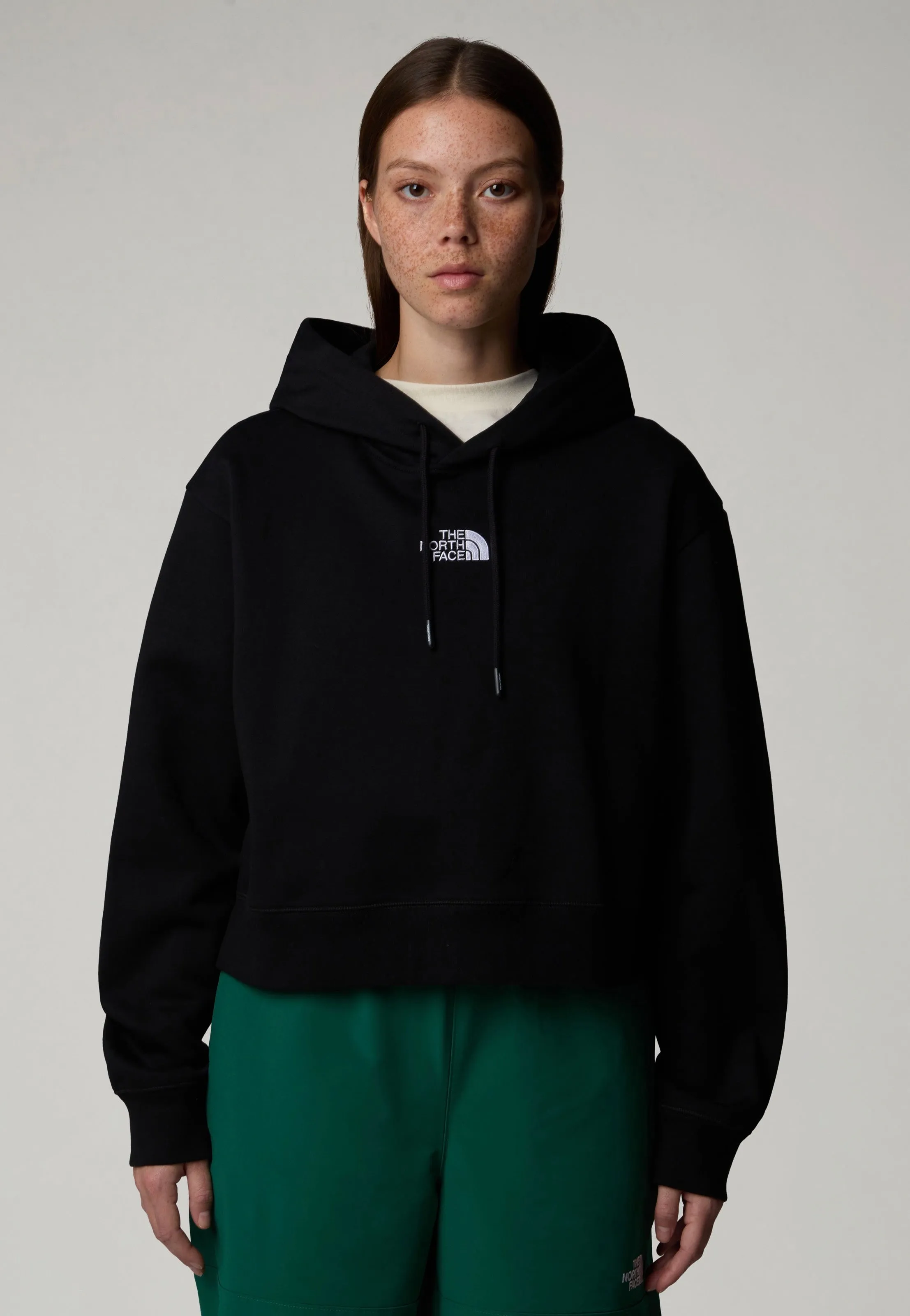 The North Face Essential Crop Hoodie in Tnf Black