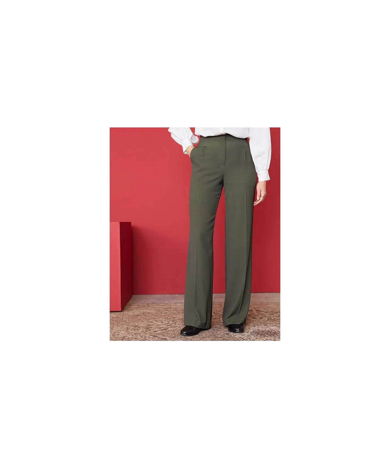 Wide-leg Pleated Pants